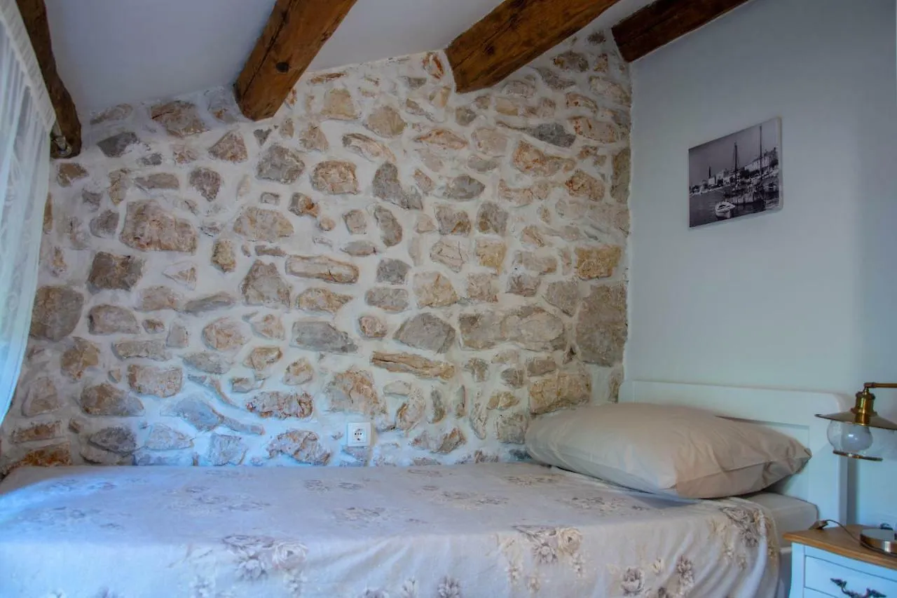 Traditional Stone House St.Anton Malinska 0*,